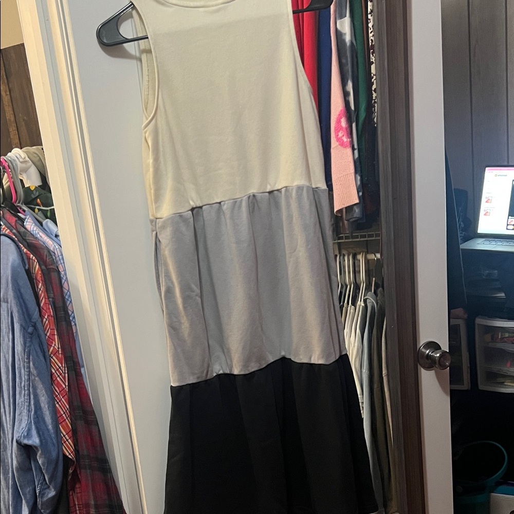 Nike Tri-Tone Sleeveless Dress - Picture 6 of 6